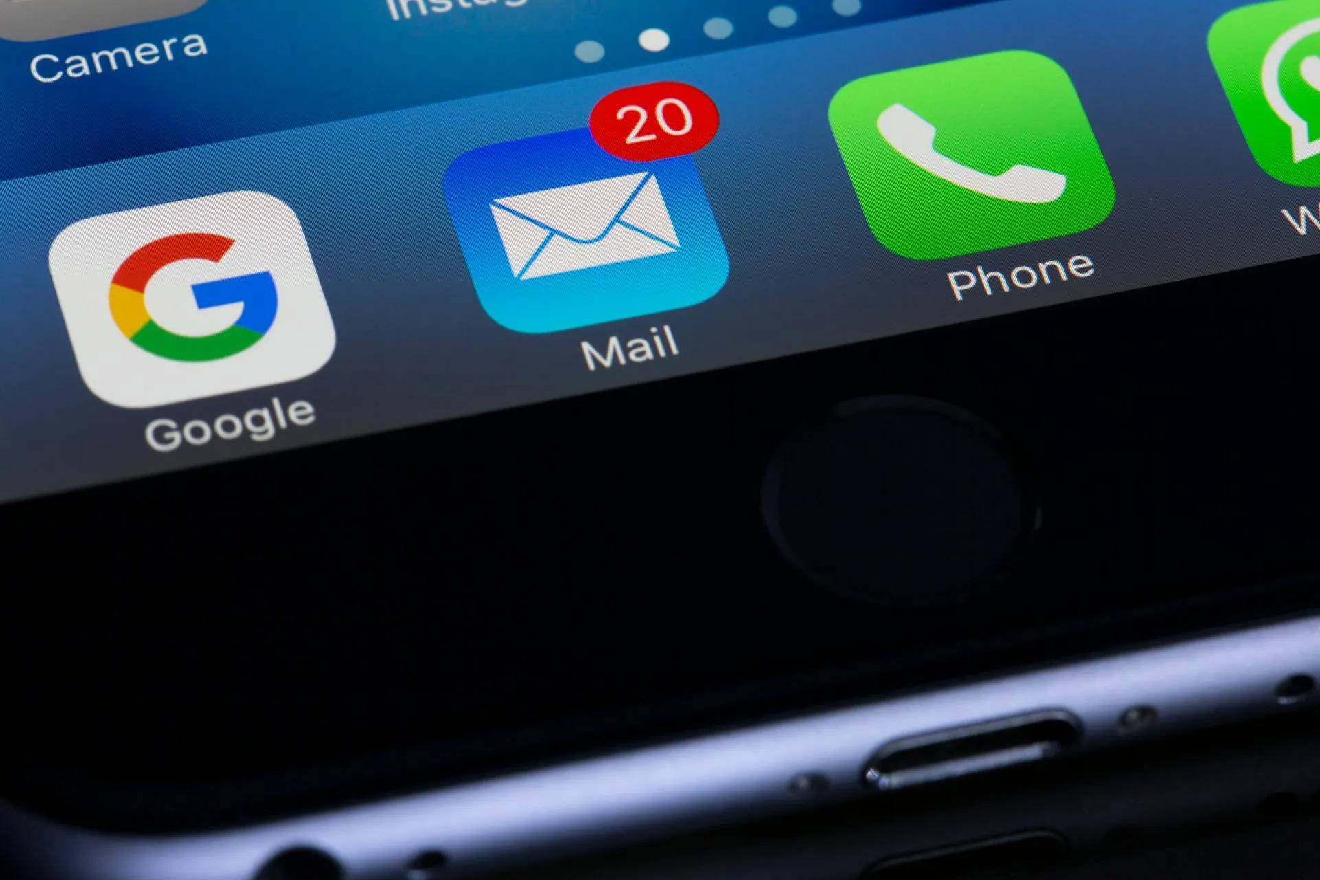 Wat is het verschil tussen Laravel Mail Facades en Laravel Notification Facades?
